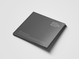 一本黑色的方形画册样机展示模板