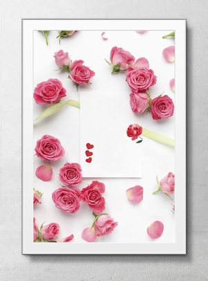 粉色的玫瑰与一张信纸