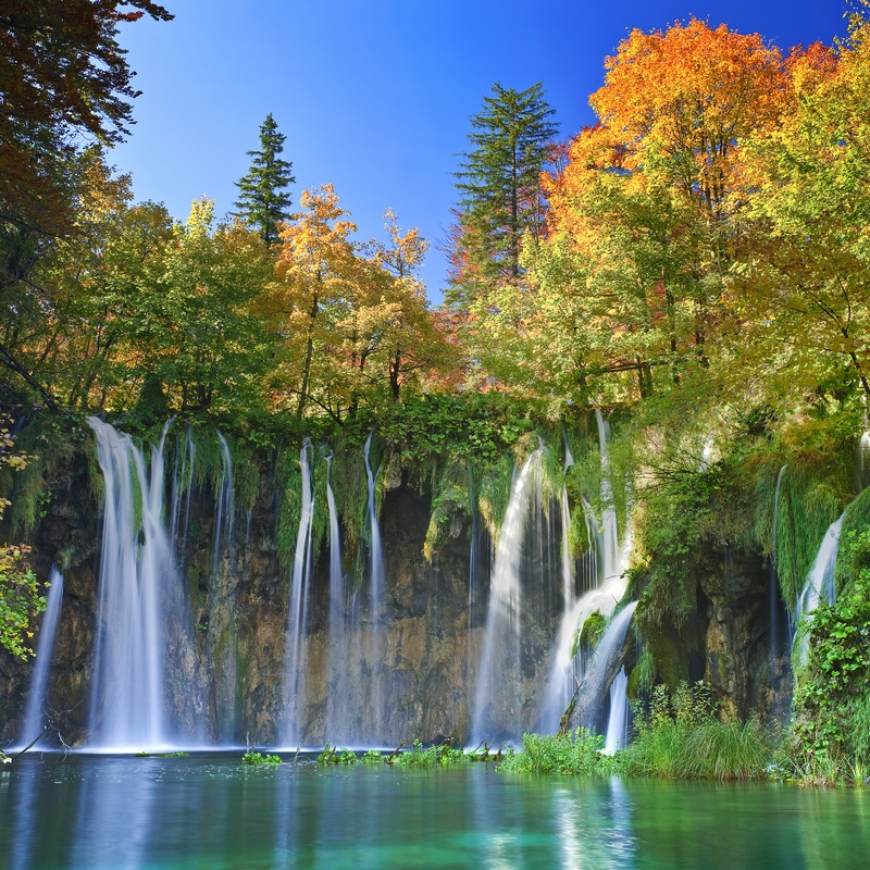 山水瀑布自然美景图片