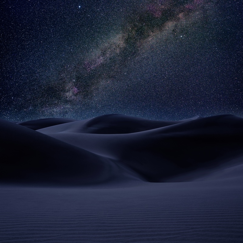 沙漠中的银河星空图片