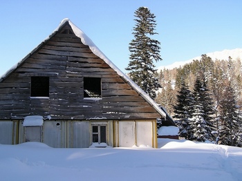 雪地里的木屋