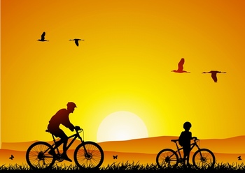 夕阳下骑自行车的父子剪影