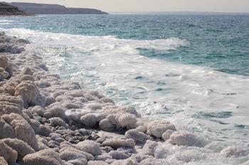 海边的石头盐山