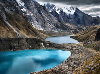 秘鲁科迪勒拉布兰卡山脉中湖泊