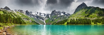 绿松石湖和山脉景观