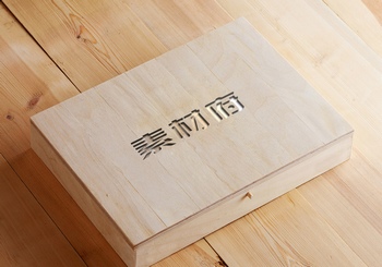 刻在木盒上的logo样机