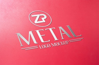 红色背景上的金属logo样机