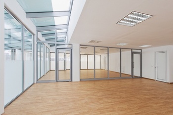 空置的办公室建筑空间设计