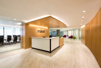 manatt公司前台logo背景墙设计