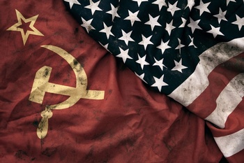 美国国旗和苏联国旗放在一起