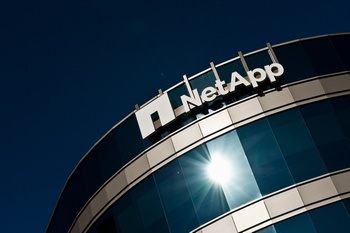 NetApp公司大楼上的立体logo