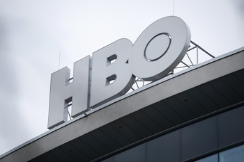 HBO公司大楼上的招牌标志立体logo