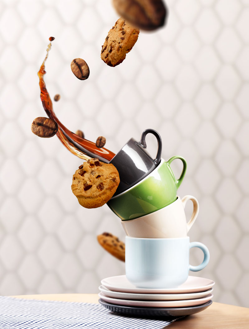 创意咖啡杯和饼干悬浮海报
