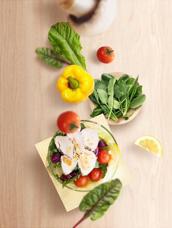 创意新鲜蔬菜沙拉悬浮海报