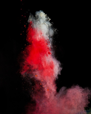 红色粉末粉尘烟雾喷溅背景图片素材
