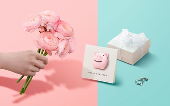 时尚新年小猪贺卡与鲜花爱情礼物ps场景素材