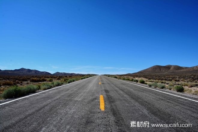 野外荒地的高速公路