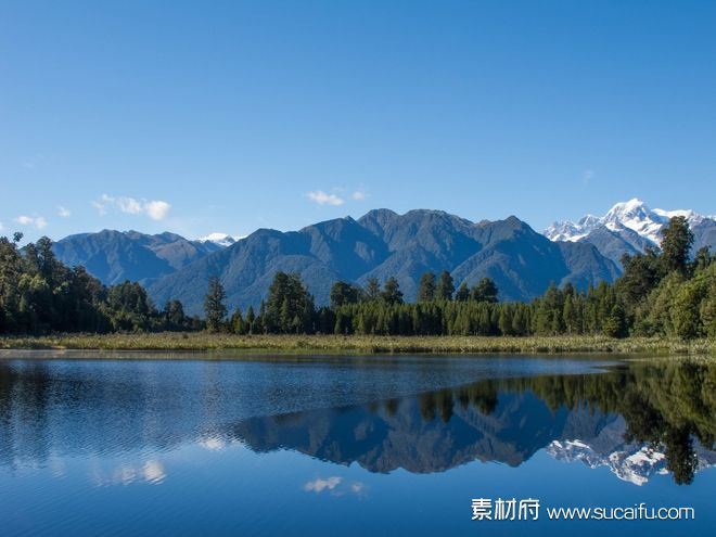 山湖风光波澜不惊