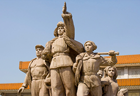 天安门广场的人民英雄雕像