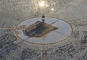 壮观的塔式太阳能光热电站