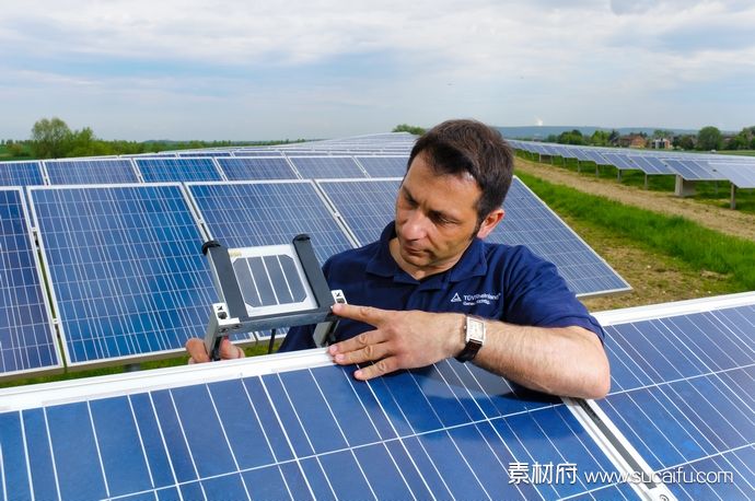 太阳能光伏板调试高清图片