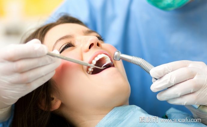 牙科医生给病人看病